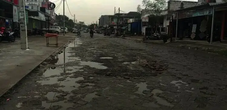 Warga Perumahan Sudirman di Tigaraksa Tangerang Keluhkan Jalan Rusak