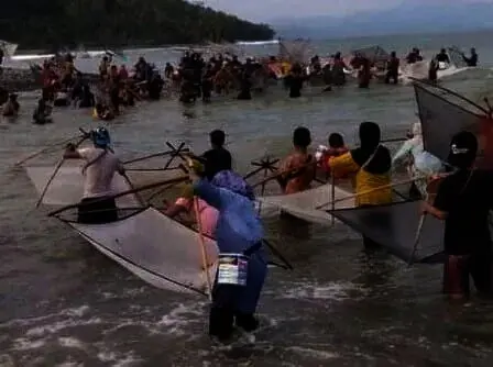 Meriahnya Tradisi Menangkap Ikan Inpun dalam Bulan Salawena di Bayah Lebak