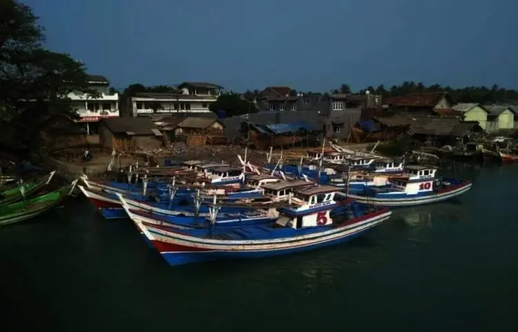 Lewati Jalur Nelayan di Kabupaten Lebak, Kapal Tongkang Bikin Resah