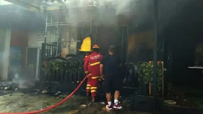 Dua Ruko dan Rumah di Ciputat Tangsel Hangus Dibakar Api