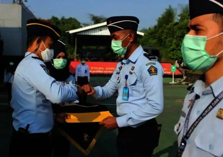 Pegawai Teladan, 2 Petugas Rutan Kelas I Tangerang Diganjar Penghargaan