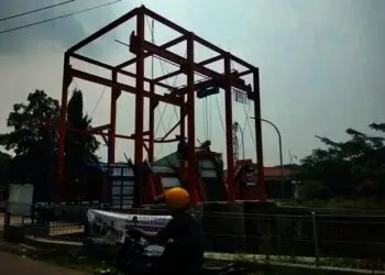 Alat Trash Rake Senilai 18 M 'Tak Berkutik' Disangkuti Kayu