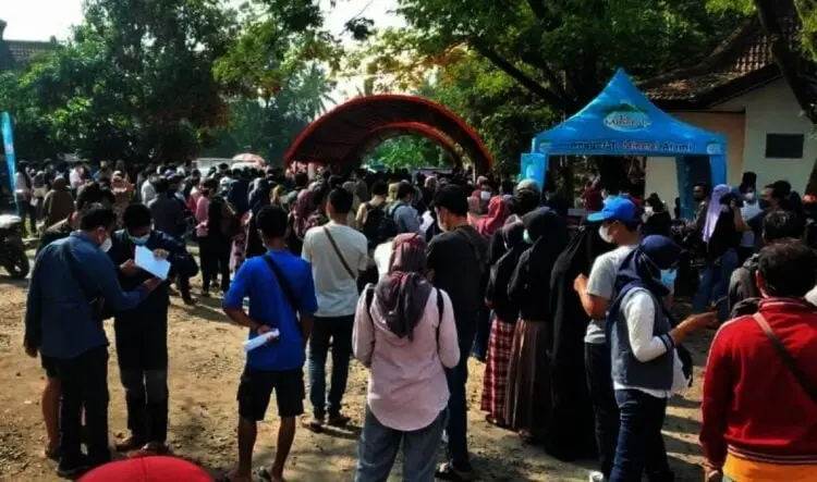 Heboh Vaksinasi Massal di Kota Serang, Dari Yang Kecewa Sampai Pingsan