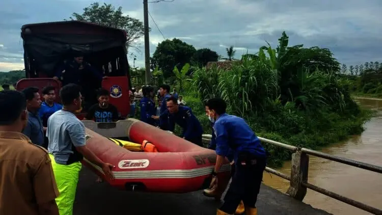 Seorang Bocah Tenggelam di Kali Jambu Cisereh, Pencarian Hari Kedua Belum Ditemukan