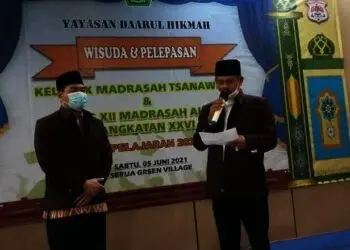 Yayasan Darul Hikmah Mewisuda 300 Siswa