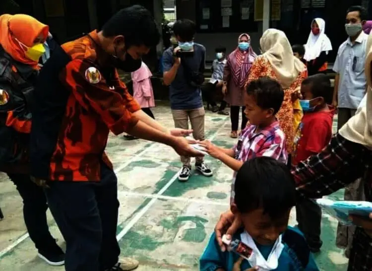 Peringati Hari Anak, PC SAPMA PP Pandeglang Bantu Anak Berkebutuhan Khusus