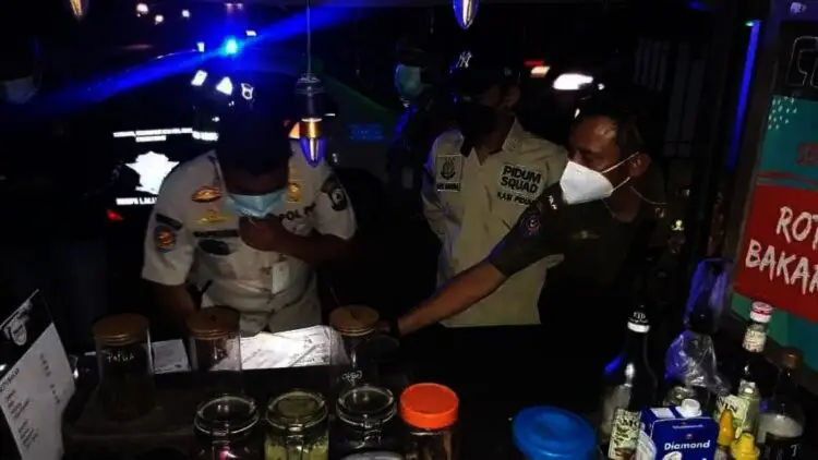 Langgar PPKM Darurat, Belasan Pedagang Didenda dan Barang Disita