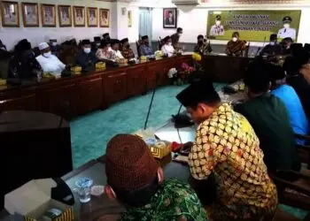 RAPAT BERSAMA–Pemkab Serang, menggelar rapat bersama dengan para ulama seKabupaten Serang, Kamis (29/7/2021). (SIDIK/SATELITNEWS.ID)