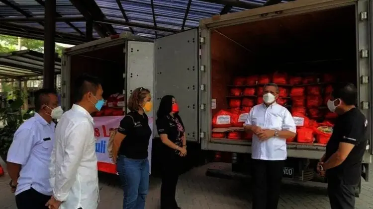 Warga Kota Tangsel Jalani Isolasi Mandiri Dapat Paket Sembako