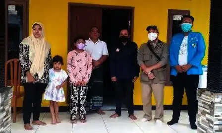 Karang Taruna Kecamatan Pinang Serahkan Hasil Donasi untuk Keluarga Joko Susanto