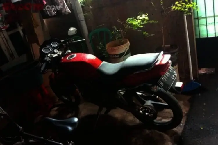 Kawasaki Ninja RR Ditinggal Pemotor Bersenjata Tajam