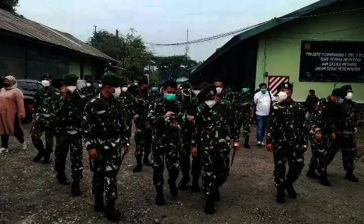 Batalyon Arhanud Vaksin 4.000 Warga dan Bagikan Sembako