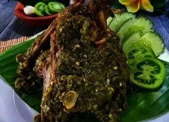 Bikin Ngiler, Bebek Dibaluri Cabai Hijau