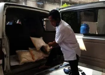 Beras Bagi 2.000-an Tukang Ojek di Lebak Mulai Diambil Pihak Kecamatan
