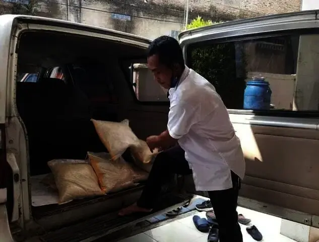 Beras Bagi 2.000-an Tukang Ojek di Lebak Mulai Diambil Pihak Kecamatan
