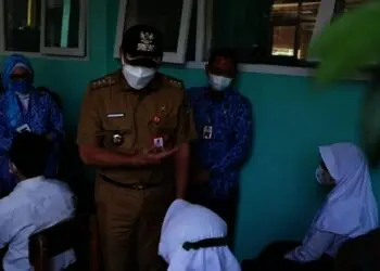 Bupati Zaki Targetkan 100 Ribu Pelajar Divaksin Dalam 6 Hari