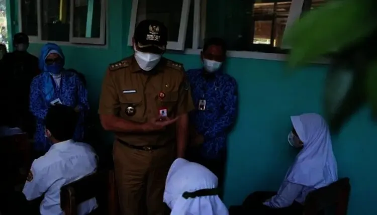Bupati Zaki Targetkan 100 Ribu Pelajar Divaksin Dalam 6 Hari
