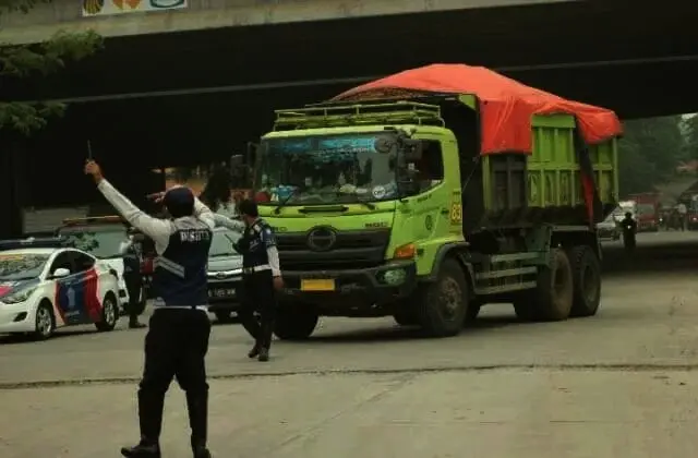 Langgar Perwal, Puluhan “Transformer” di Kecamatan Benda Diputar Balik ke Tol