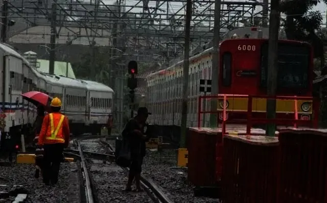 Operasional Kereta Commuter Rangkasbitung - Tanah Abang Dibatasi
