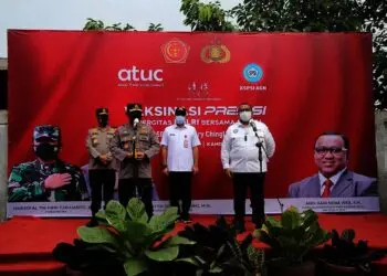 Kapolri Akselerasi Vaksinasi Buruh di Pasar Kemis