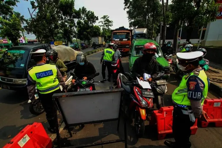 Polisi Sebut Ada Ketidakpatuhan Warga, Berusaha Terobos Penyekatan di Jalan Daan Mogot