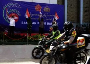 PELUNCURAN BANTUAN–Gubernur Banten Wahidin Halim, bersama Panglima TNI Marsekal TNI Hadi Tjahjanto dan Kapolri Jenderal Polisi Listyo Sigit Prabowo, dalam Peluncuran Bantuan PPKM Darurat dan Akselerasi Vaksinasi Covid-19 di wilayah Provinsi Banten, yang dilaksanakan di Universitas Sultan Ageng Tirtayasa Kampus Sindangsari, Kecamatan Pabuaran, Kota Serang, Minggu (18/7/2021). (ISTIMEWA)