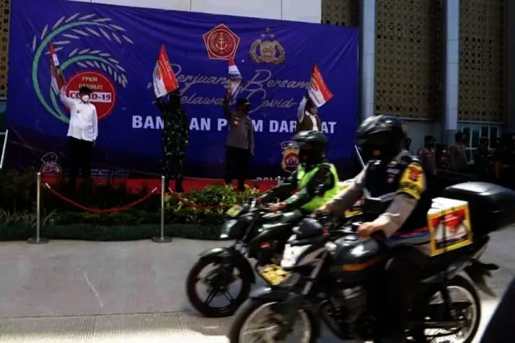 Gubernur Bersama Panglima TNI dan Kapolri, Lepas Bantuan PPKM Darurat