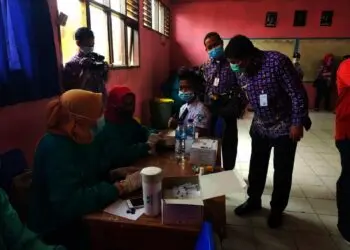 1.557 Pelajar SMP di Pasar Kemis Divaksin