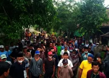 Pendukung Balon Kades Pasirlancar Kepung Kecamatan Sidangresmi