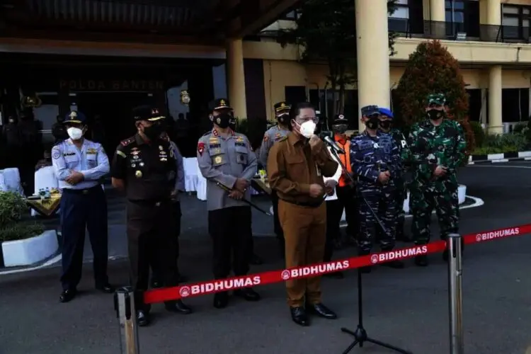 BERSAMA FORKOPIMDA - Sekda Banten Al Muktabat, bersama jajaran Forkopimda, saat memberikan imbauan terkait PPKM Darurat. (ISTIMEWA)