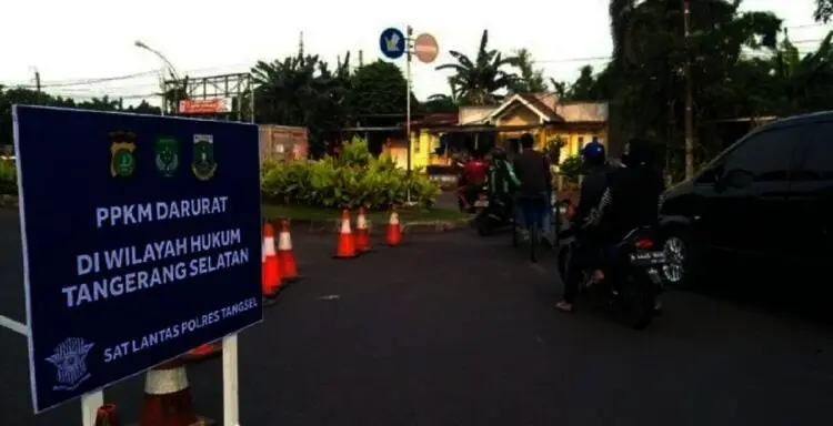 Imbas Penyekatan PPKM Darurat, Pengendara Nekad Lawan Arus