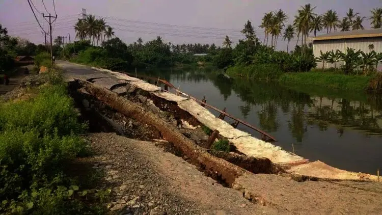 Baru Diperbaiki Jalan di Tanjung Burung Amblas Lagi, Videonya Viral