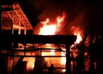 Rumah yang terbakar, di Kecamatan Ciomas. (SIDIK/SATELITNEWS.ID)
