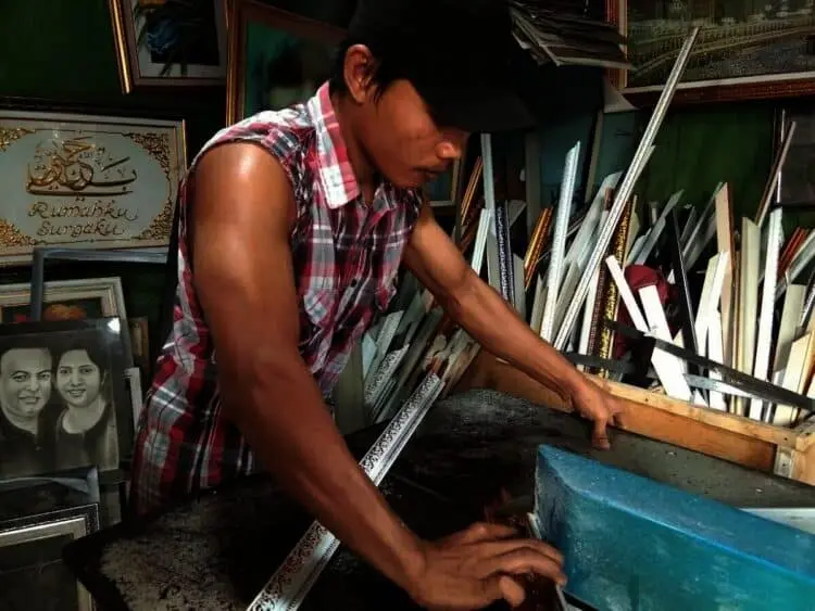 Selama PPKM Darurat, Toko Bingkai di Tangerang “Cuma” Kantongi Rp70 Juta Per Bulan