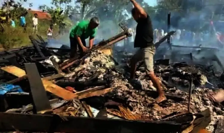 Satu rumah di Kecamatan Panimbang, Kabupaten Pandeglang, ludes dan rata dengan tanah akibat kebakaran, Rabu (28/7/2021). (ISTIMEWA)