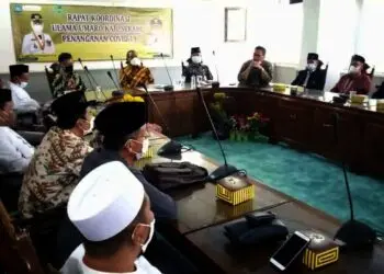 RAPAT KOORDINASI - Wabup Serang, Pandji Tirtayasa, menggelar rapat koordinasi dengan para ulama setempat, Kamis (29/7/2021). (SIDIK/SATELITNEWS.ID)