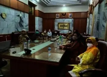 Wabup Pandji Tirtayasa, pimpin Rakor KLA dengan jajaran OPD terkait. (ISTIMEWA)