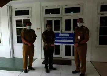Bupati Terima Bantuan Tempat Tidur Untuk Pasien Covid-19 dari PT. Paragon