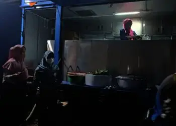 Dinas Sosial Bagikan 100 Paket Makanan untuk Pasien Isman dan Petugas