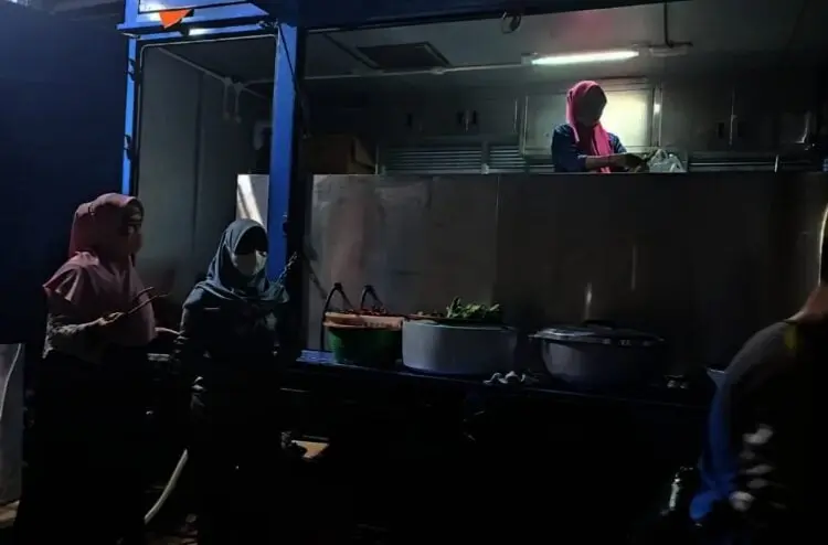 Dinas Sosial Bagikan 100 Paket Makanan untuk Pasien Isman dan Petugas