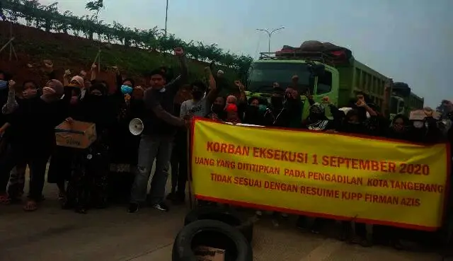 Tuntut Harga Tanah, Warga Benda Terdampak Tol JORR II Sekat Jalan