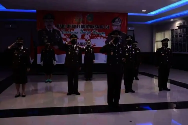 PERINGATAN HBA KE-61–Kajati Banten dan jajaran, dalam peringatan HBA ke-61 di lingkungan Kejati Banten, Kamis (22/7/2021). (SIDIK/SATELITNEWS.ID)