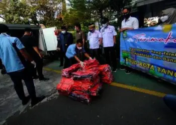 DPRD Kota Tangerang Salurkan Kantong Jenazah ke RSUD Kota Tangerang