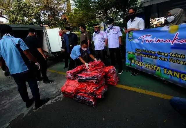 DPRD Kota Tangerang Salurkan Kantong Jenazah ke RSUD Kota Tangerang