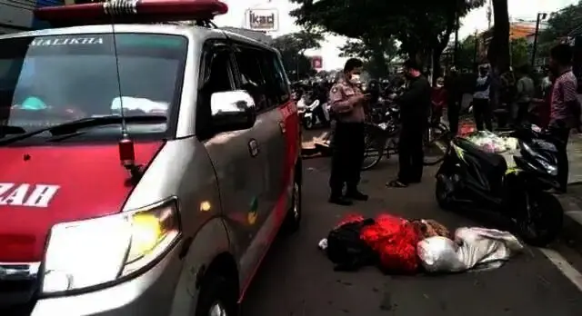Ditabrak Pemotor dari Belakang, Tukang Becak di Cimone Tewas Seketika