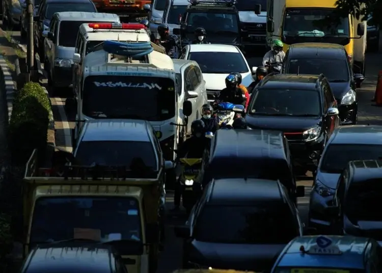 Suasana Kemacetan di Jalan MH Thamrin Cikokol
