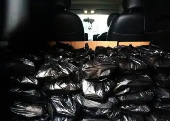 Gerakan #RakyatMemberi Bagikan Makanan Gratis ke Ojol dan Pesapon
