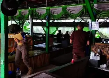 Lagi Asyik Makan Bareng, Eh.. Satpol PP Datang, Pengunjung RM di Lebak Auto Panik