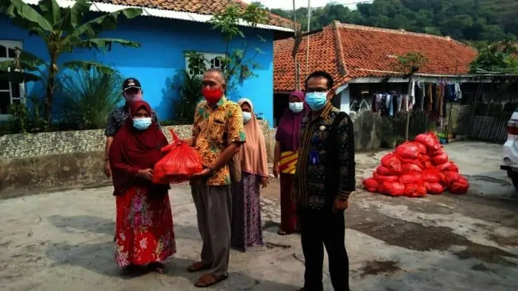 Dinsos Kabupaten Serang Bagikan 1.386 Paket Sembako untuk Warga yang Isoman
