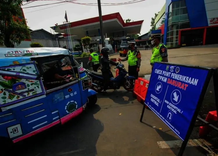 Potret Suasana Penyekatan di Jalan Daan Mogot, Kota Tangerang